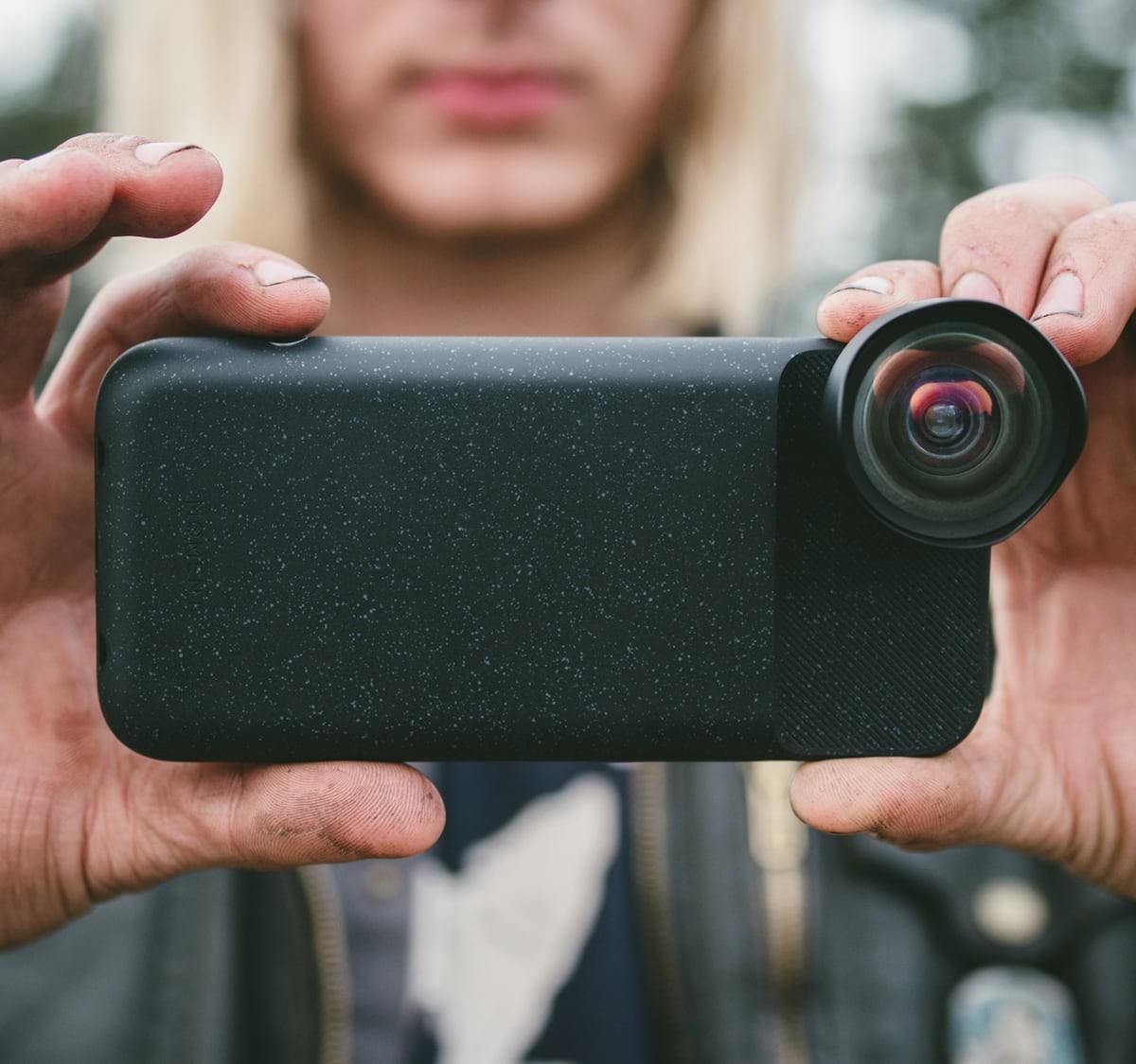 Moment iPhone Battery Case Powered Shutter Button Cover has a built-in power bank