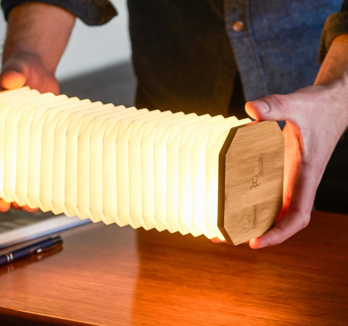 This Collapsible Light Has the Shape of an Accordion