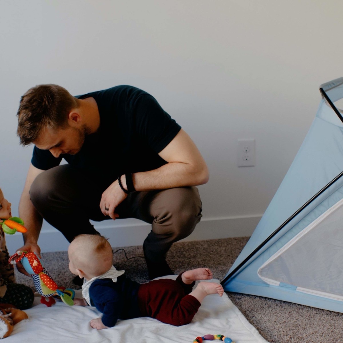 This Lightweight Play Yard Weighs Only 4.5 Pounds