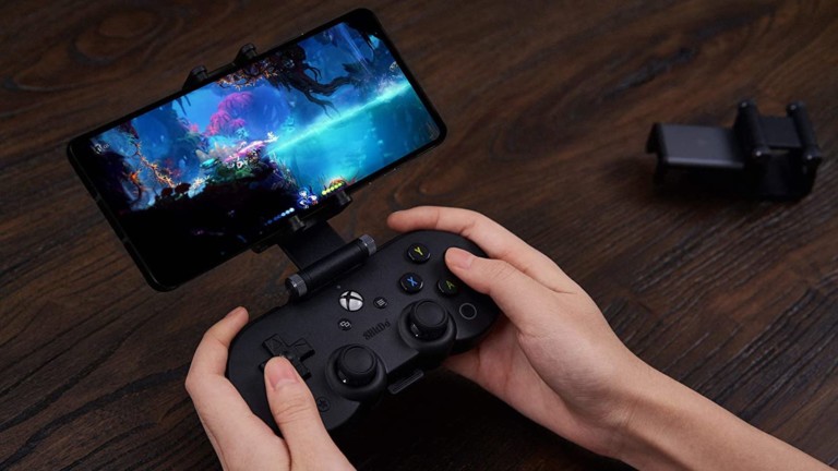 8Bitdo SN30 Pro Handheld Game Console turns your Android device to a mini Xbox