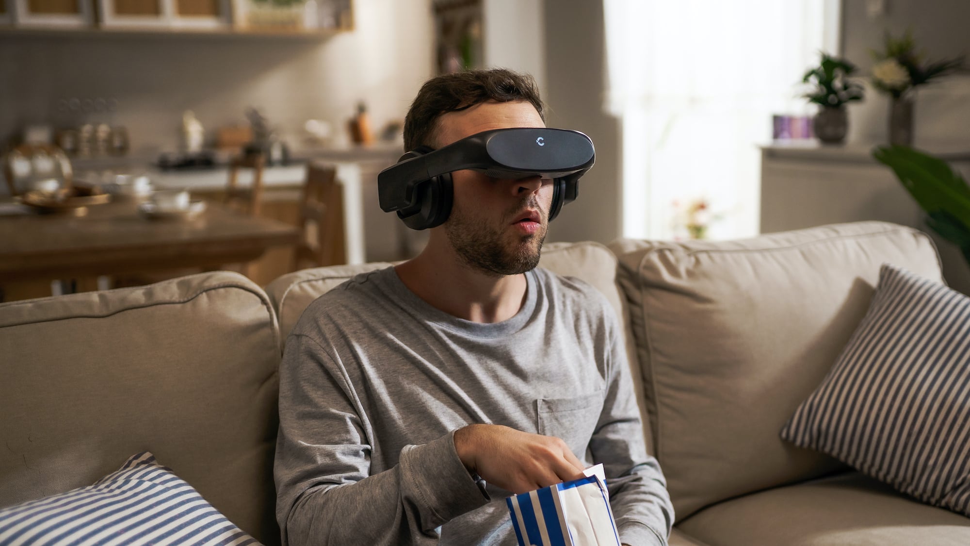 Cinera edge 本格ホームシネマ体験HMD (本体) CINERA EDGE- Dolby5.1/5K/本格ホームシネマ体験HMD CINERA EDGE Pro