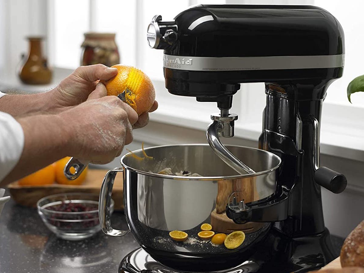 KitchenAid Pro 600 Series 6-Quart Bowl Lift Stand Mixer helps you with any kitchen task