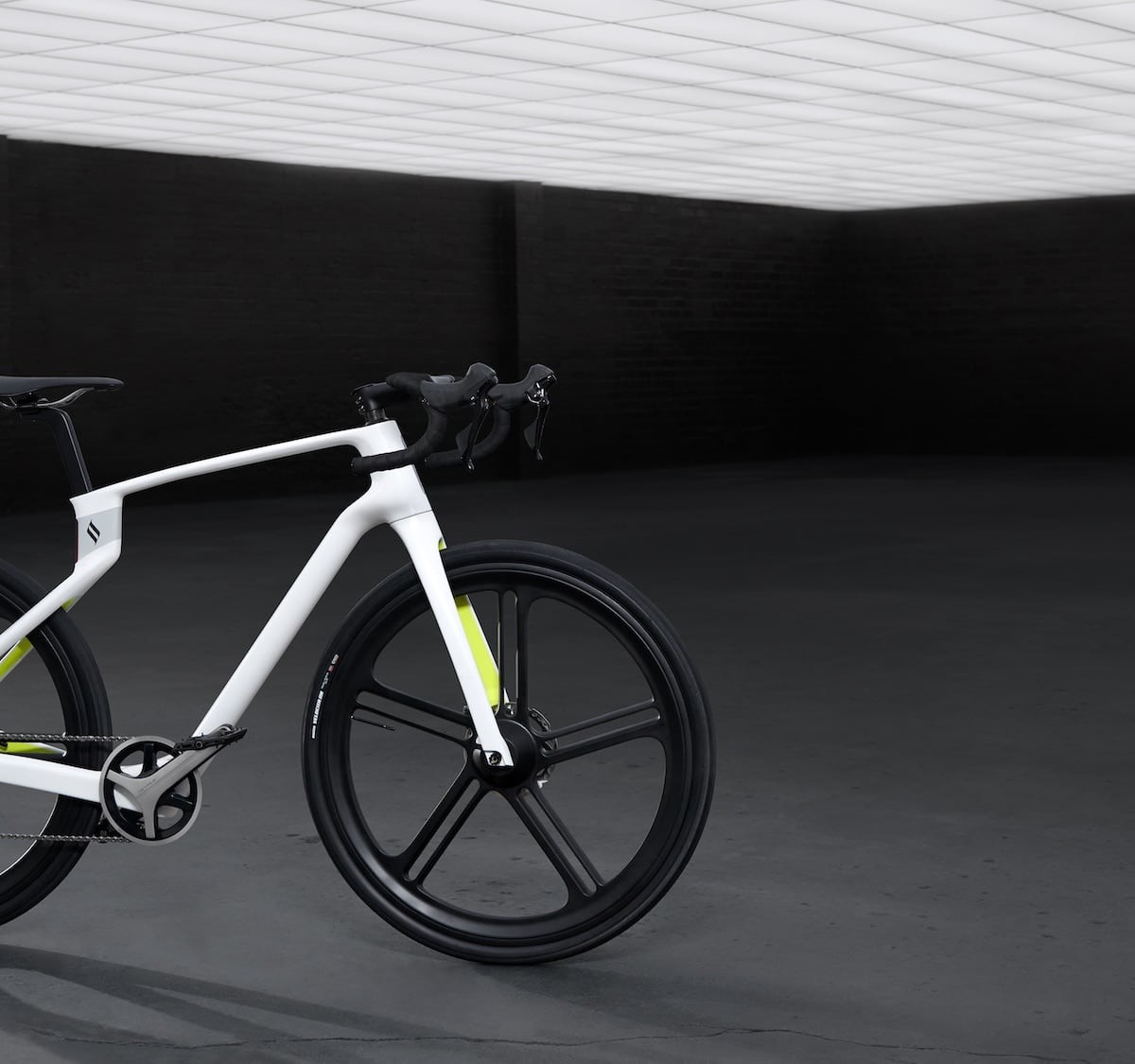 Superstrata Unibody Carbon Fiber Bicycle is both super strong and ultralight