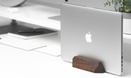 Oakywood Laptop Dock Vertical Wooden Stand