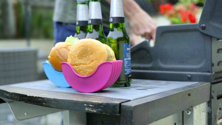 Burger Buddy mess-free holder keeps you so much cleaner while eating