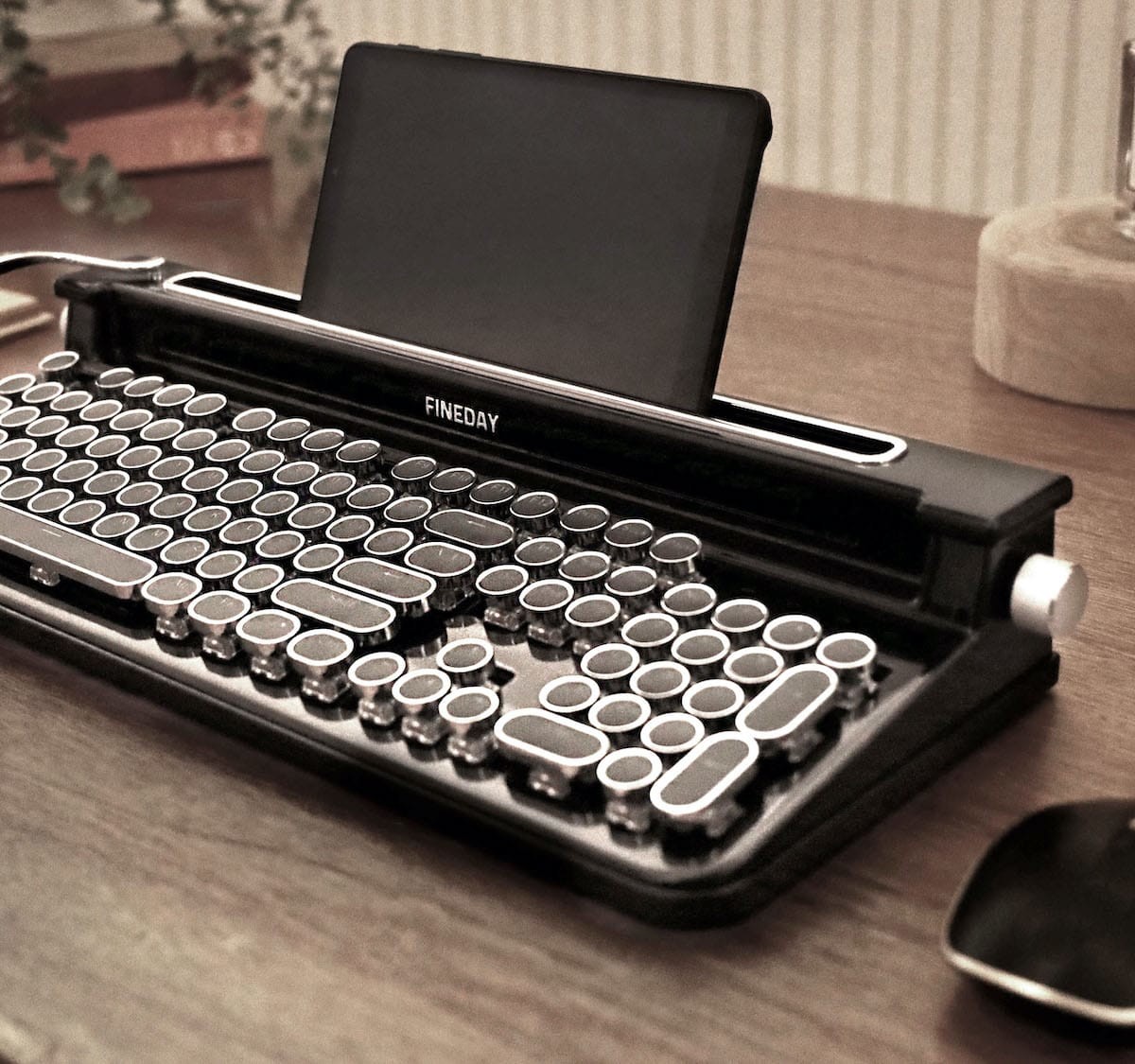 Computer keyboard looks like old typewriter - hisaproductions