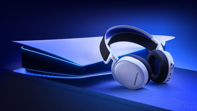 SteelSeries Arctis 7P wireless gaming headset has a ClearCast microphone