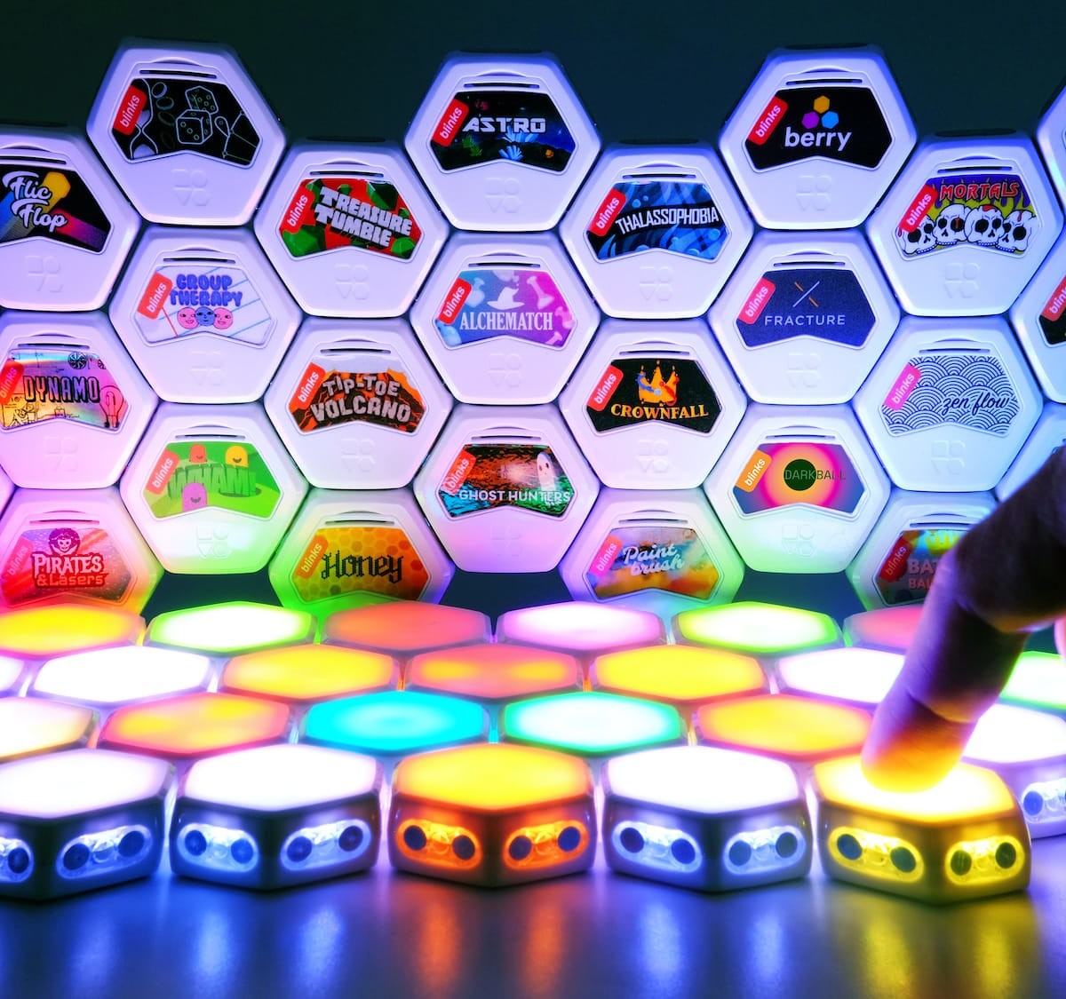Blinks by Move38 smart tabletop game system has futuristic, touch-sensitive game pieces