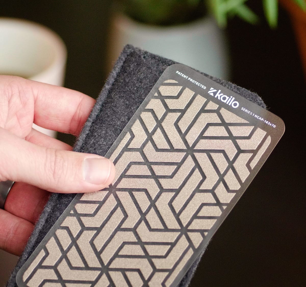 Kailo pain-relief patch uses nanocapacitors to turn off painful sensations in seconds Kailo pain-relief patch uses nanocapacitors to turn off painful sensations in seconds