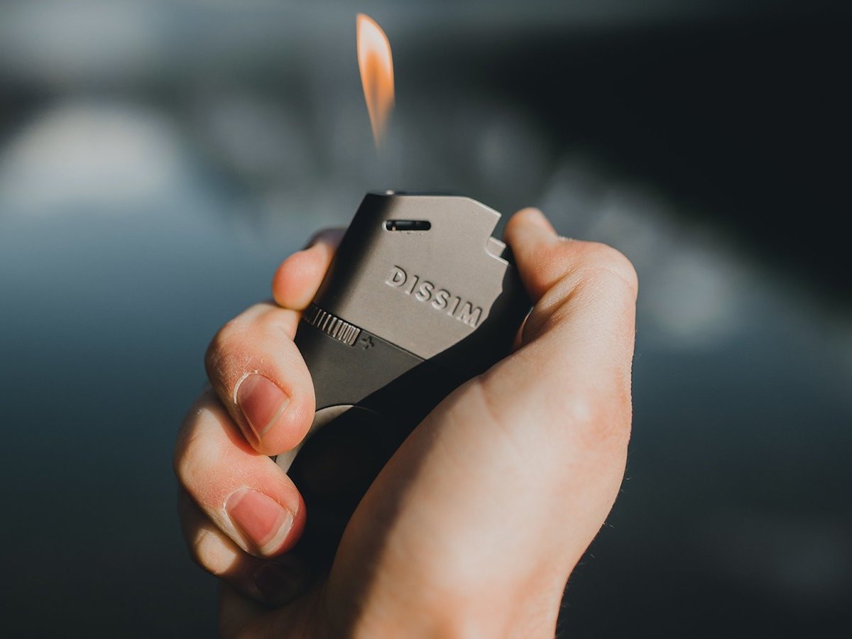 Dissim Inverted Lighter features a low-temperature candle flame