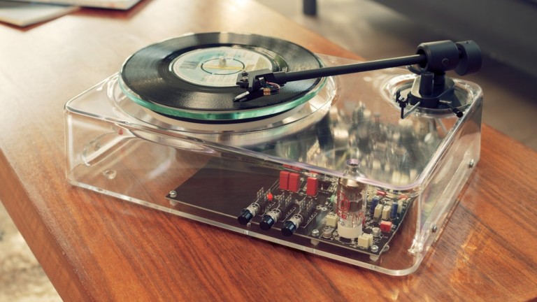 Gearbox Automatic Plug-and-Play Turntable MkII produces warm and open acoustics