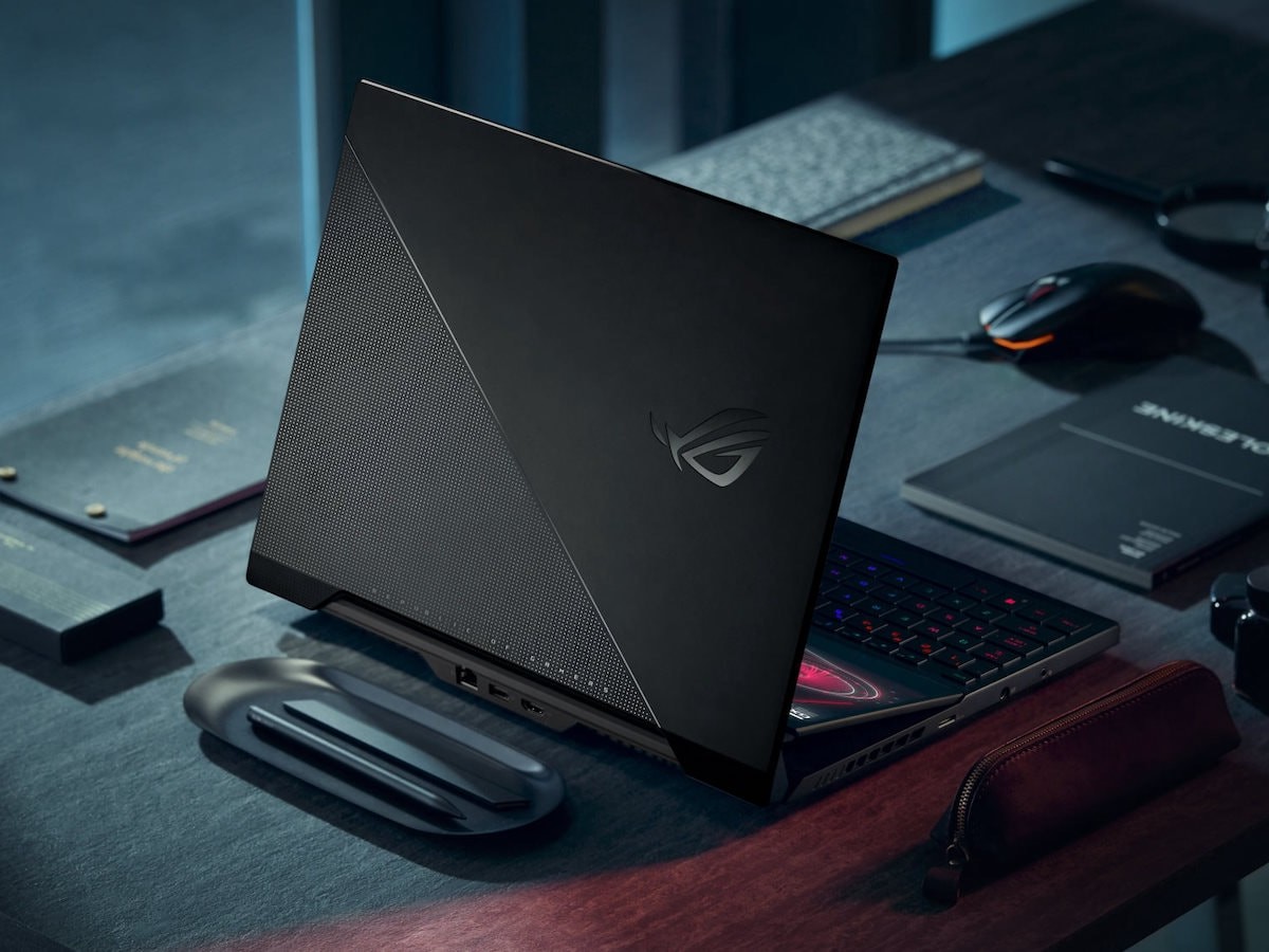 ASUS ROG Zephyrus Duo 15 SE gaming laptop has a secondary 14″ display