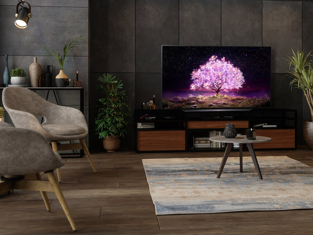 LG C1 83″ Class 4K Smart OLED TV features self-lit pixels for brightly colored visuals