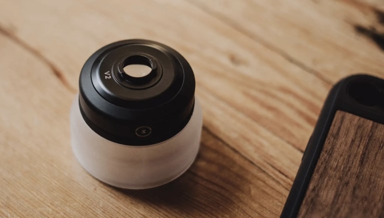 Moment Macro 10x Lens smartphone camera lens lets you shoot the tiniest of things