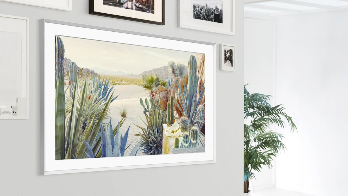 Samsung The Frame 2021 turns a black-screen standby TV into a work of art