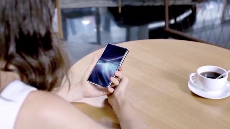 TCL CSOT rollable concept phone has a 6.7″ AMOLED Rollable Display
