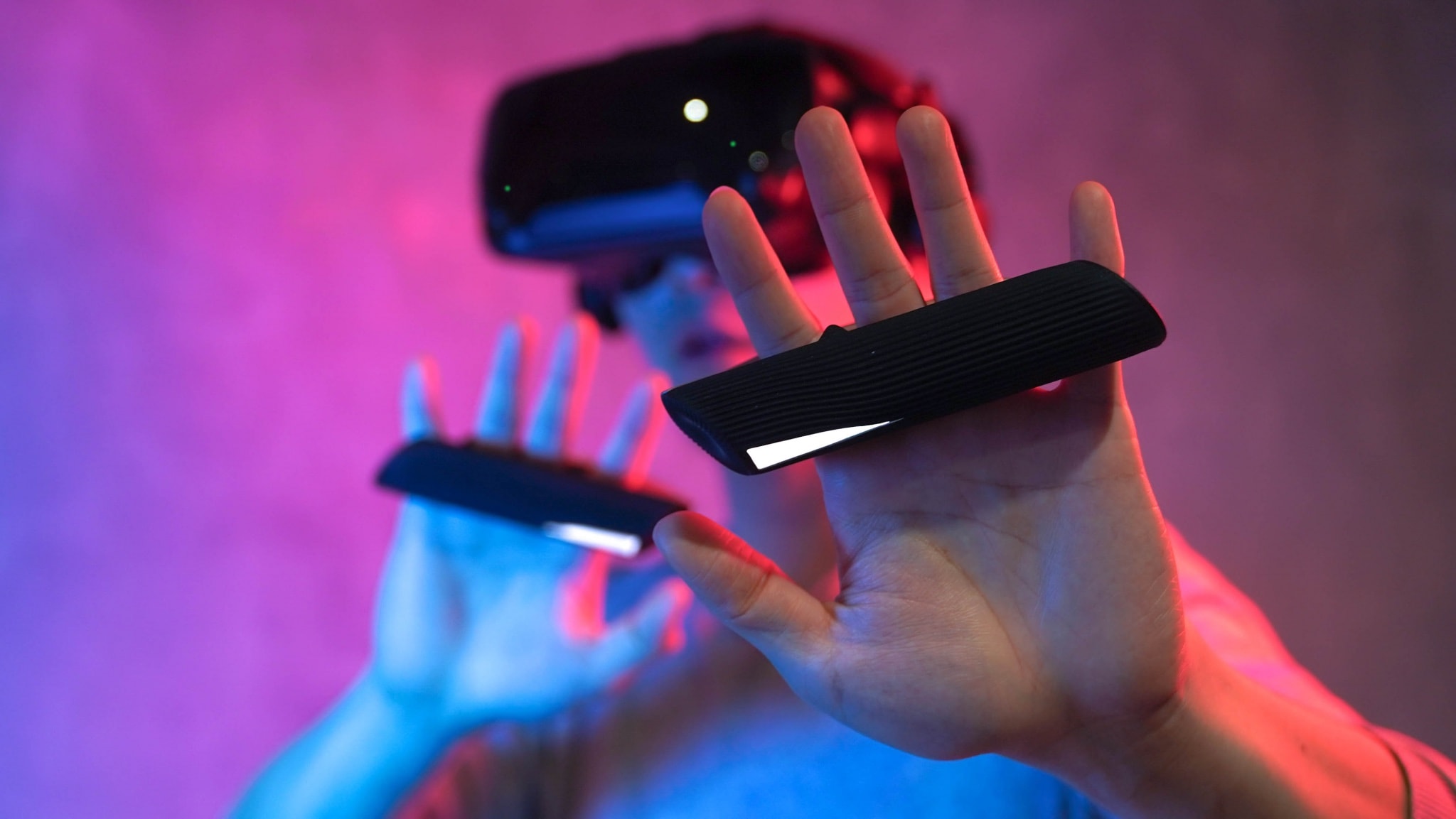 tg0 etee button-free VR controller has a sensor surface to capture