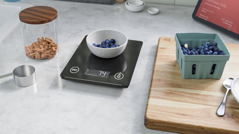 Amazon Smart Nutrition Scale shares the calories, carbs, and sugar content of food