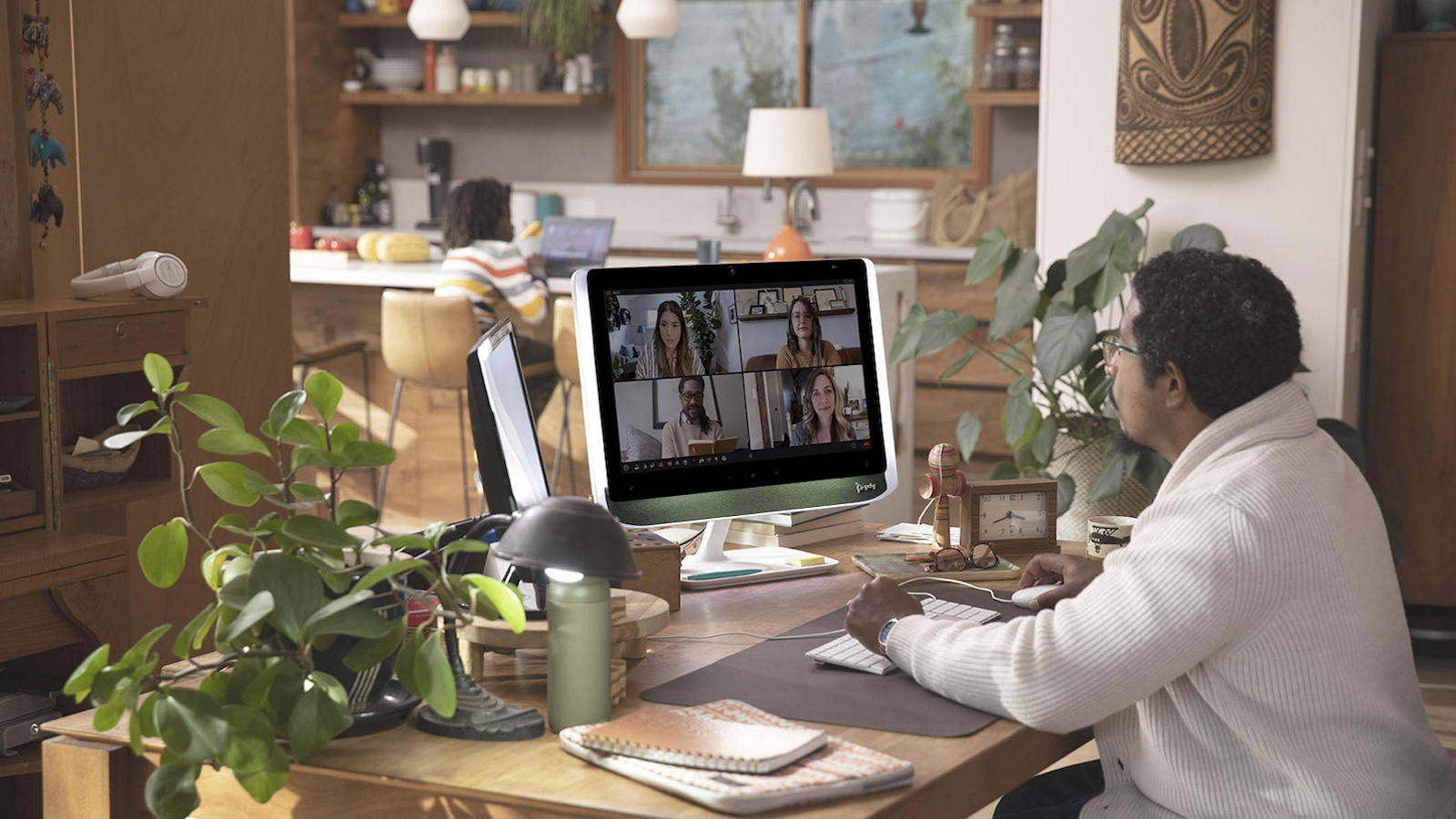 Poly Studio 21 personal meeting monitor includes all the features for video conferencing