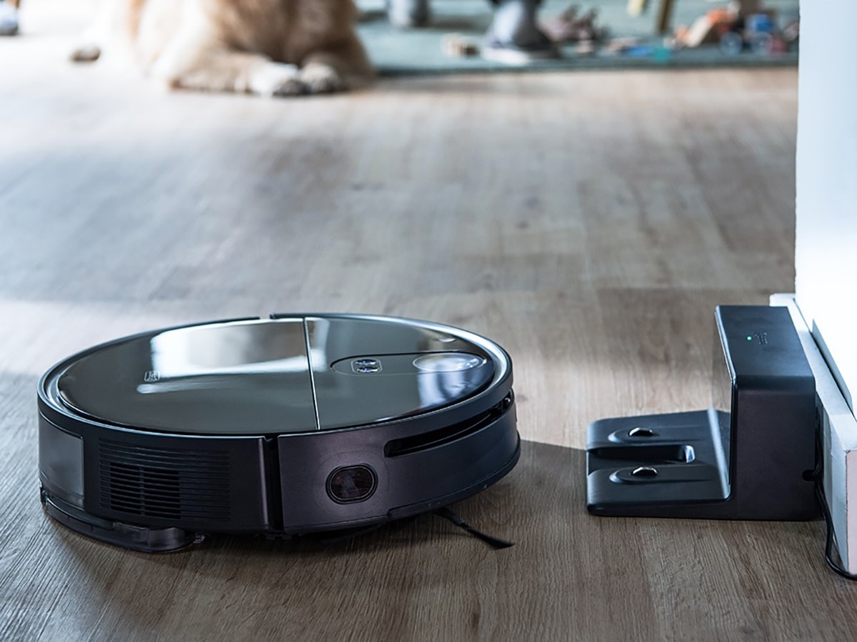 360 S10 robot vacuum cleaner uses triple-eye LiDARs and AI navigation