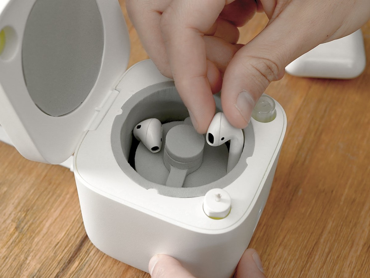 Cardlax AirPods washer automatically cleans wireless stereos and