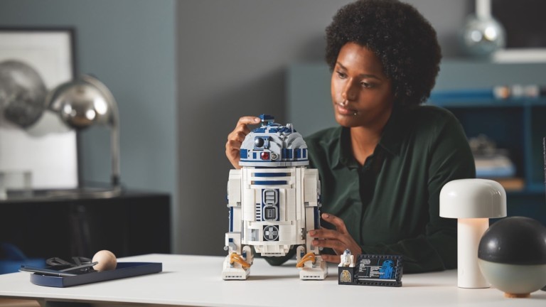 LEGO Star Wars R2-D2 construction set boasts authentic features such as a rotating head