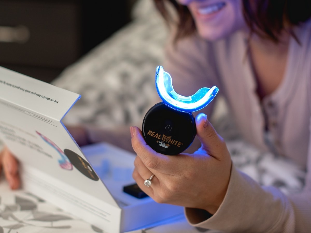 Red LED Light Treatment uses LED technology to improve gum health and