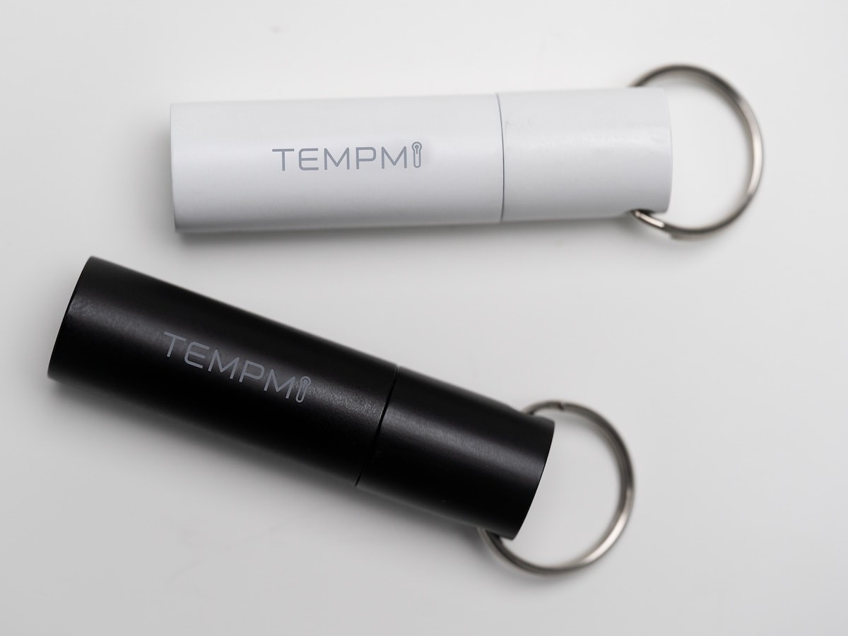 TEMPMi keychain thermometer measures your temperature without contact