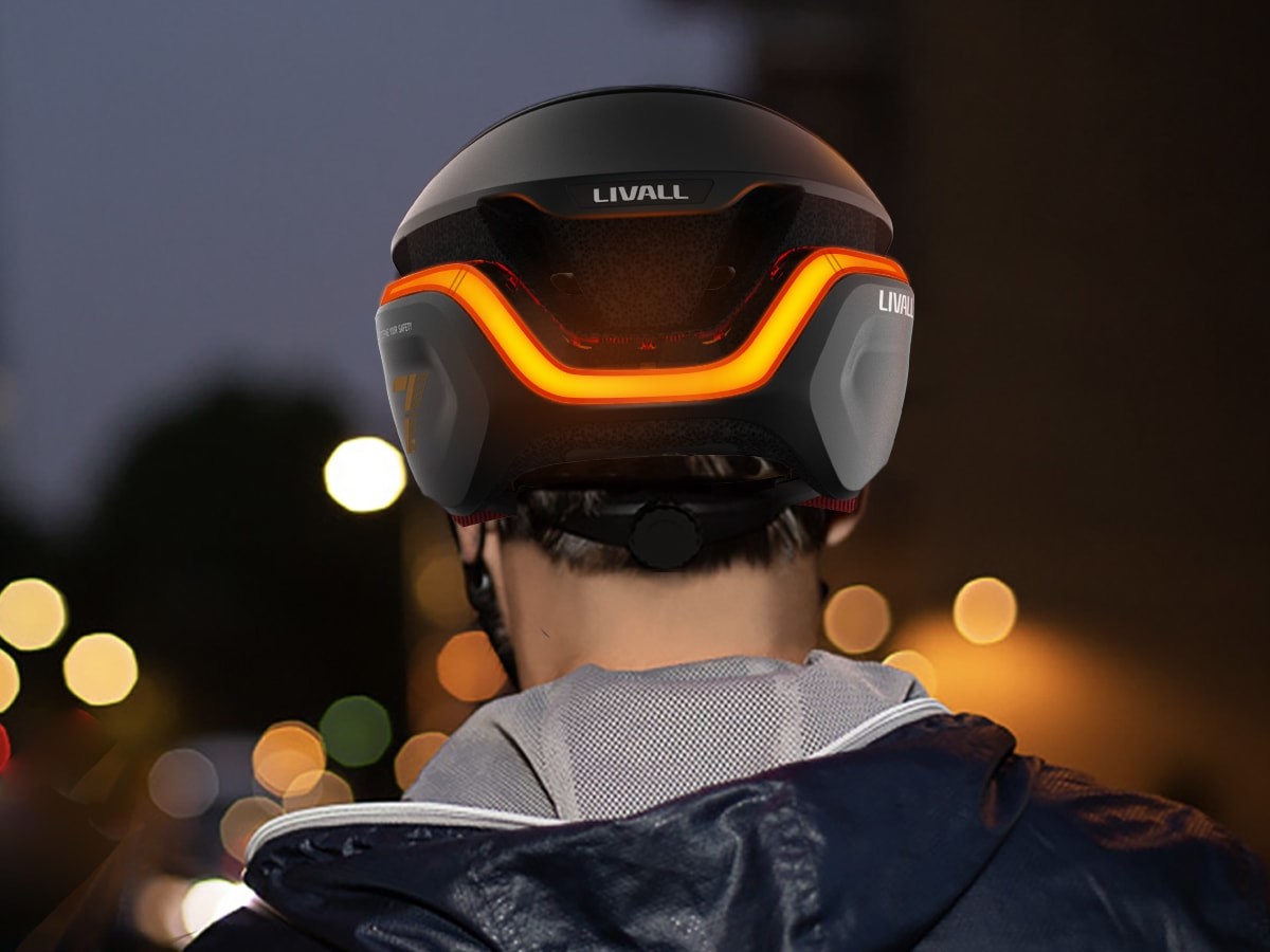 LIVALL EVO21 Smart Helmet has a 270° rear light, patented fall detection, and SOS alerts