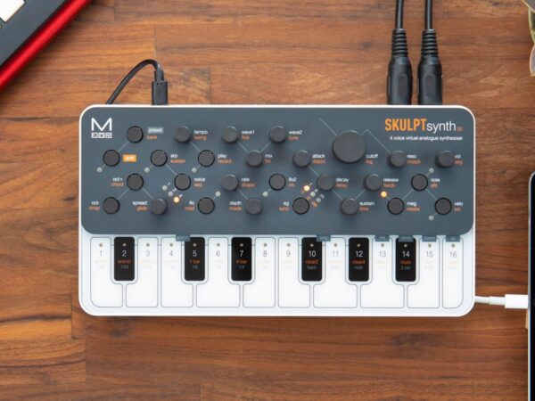 Modal Electronics SKULPTsynth SE virtual-analog synthesizer has a 32-oscillator system