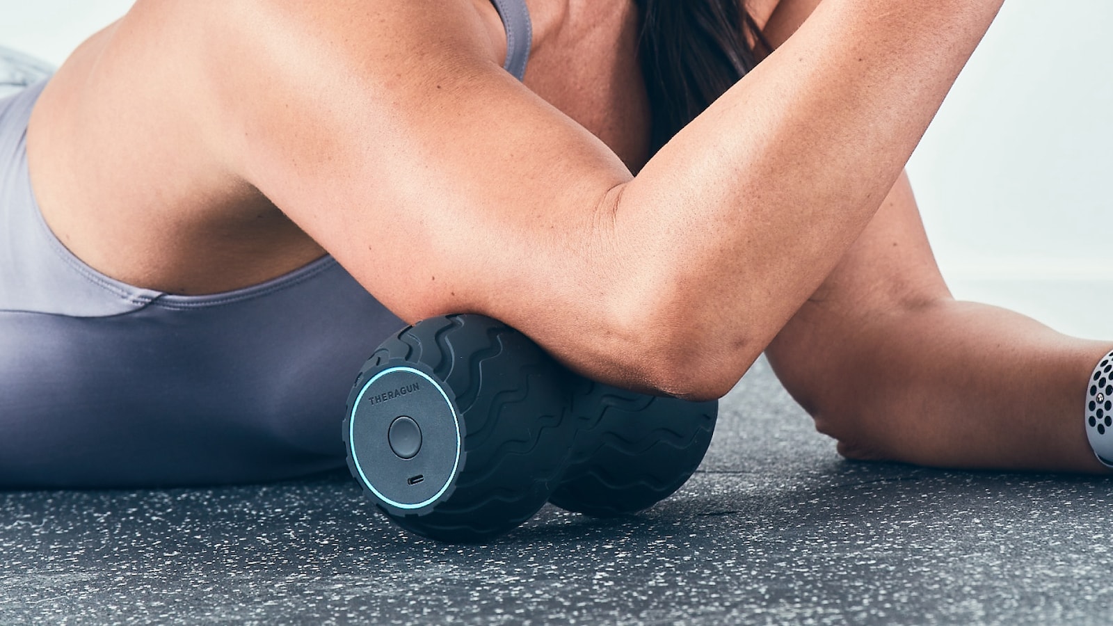 Therabody Wave Duo smart roller curves around the back, spine, and neck for ideal pressure