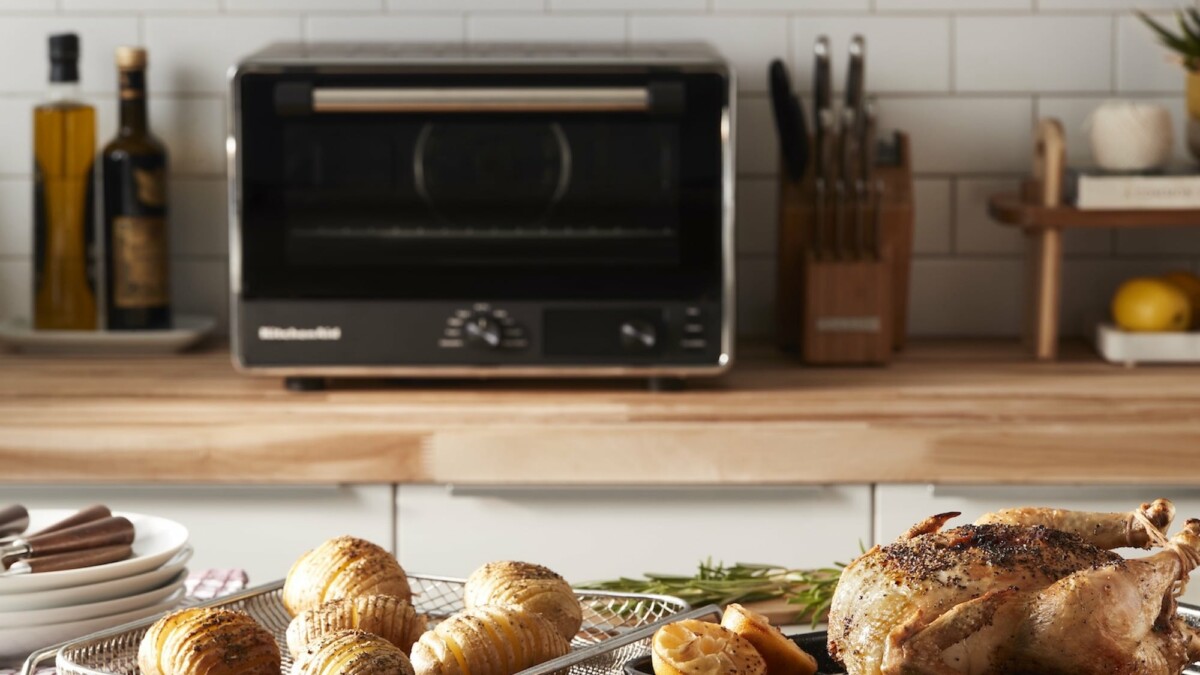 https://thegadgetflow.com/wp-content/uploads/2021/06/KitchenAid-Digital-Countertop-Oven-01-1200x675.jpeg