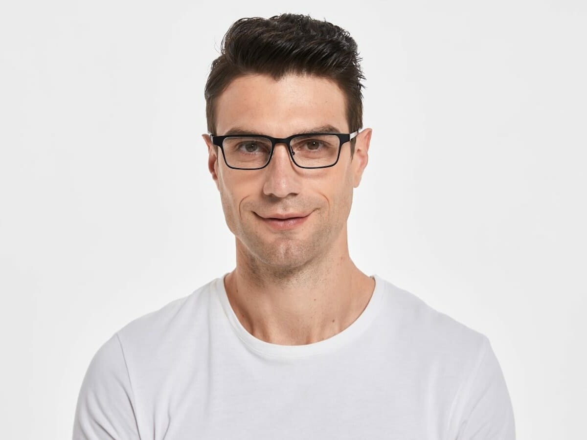 VOY Glasses Cadore 2nd-gen tunable eyewear adapts to your vision and has an elegant frame