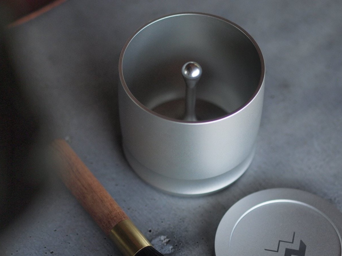 Weber Blind Shaker coffee grinding tool prevents coffee