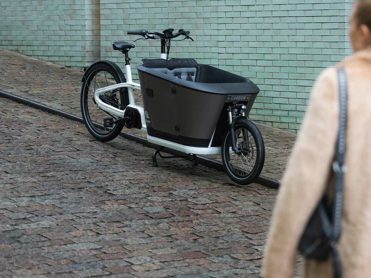 Carqon Classic electric family cargo bike has a range of 120 km and a child’s door