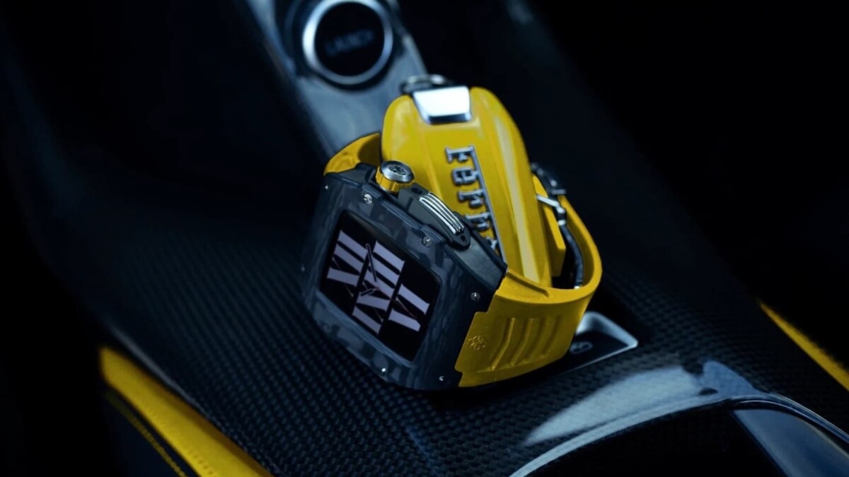 Review Golden Concept RSC44 luxury Apple Watch Case is durable