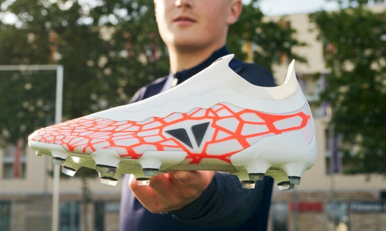 These customized soccer shoes offer the ideal fit with a 3D scan