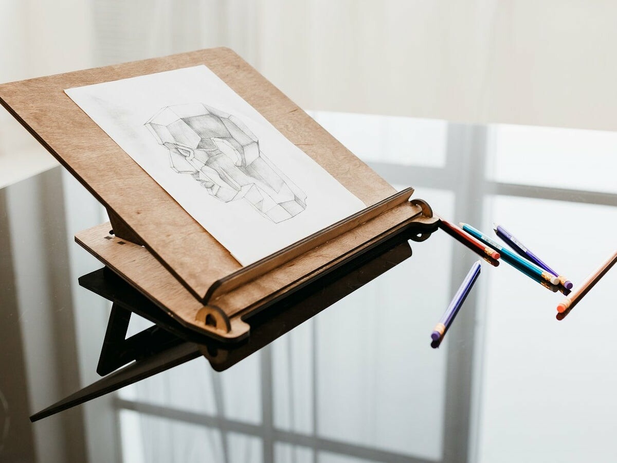 Solutions4lifeUA Portable Lap Easel is handmade and features polished