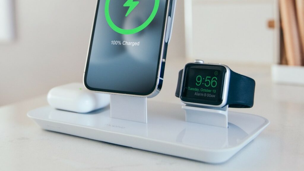 Most convenient iPhone 12 gadgets you can use on the go » Gadget Flow