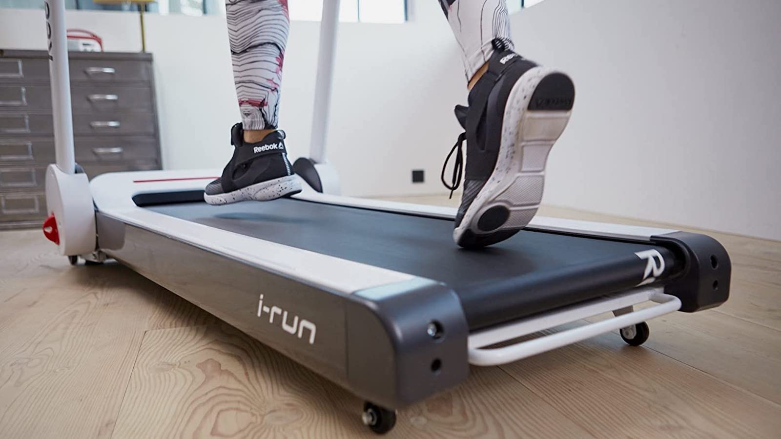 Reebok i-Run foldable treadmill a cushioned deck includes 12 pre-set workouts » Gadget Flow