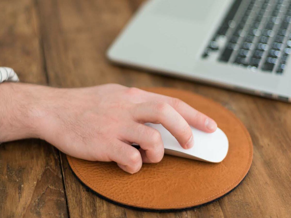 band&roll Hyp round leather & wool mouse pad feels soft and won’t slide on surfaces