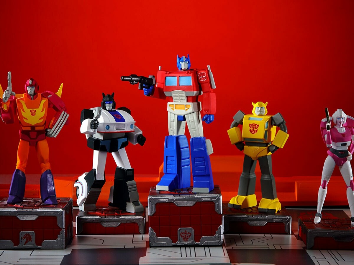 Eaglemoss Hero Collector Transformers Gen-1 Chess Set is modeled on the 1980s cartoon