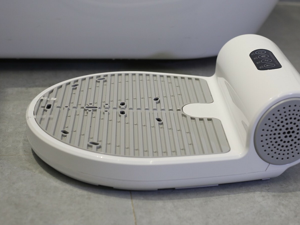 FreshDry negative ion body standing dryer automatically activates to