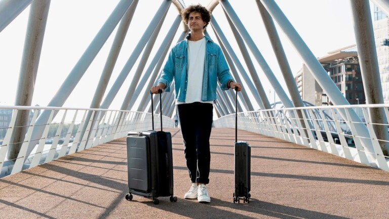 This folding suitcase saves you space with a sustainable design