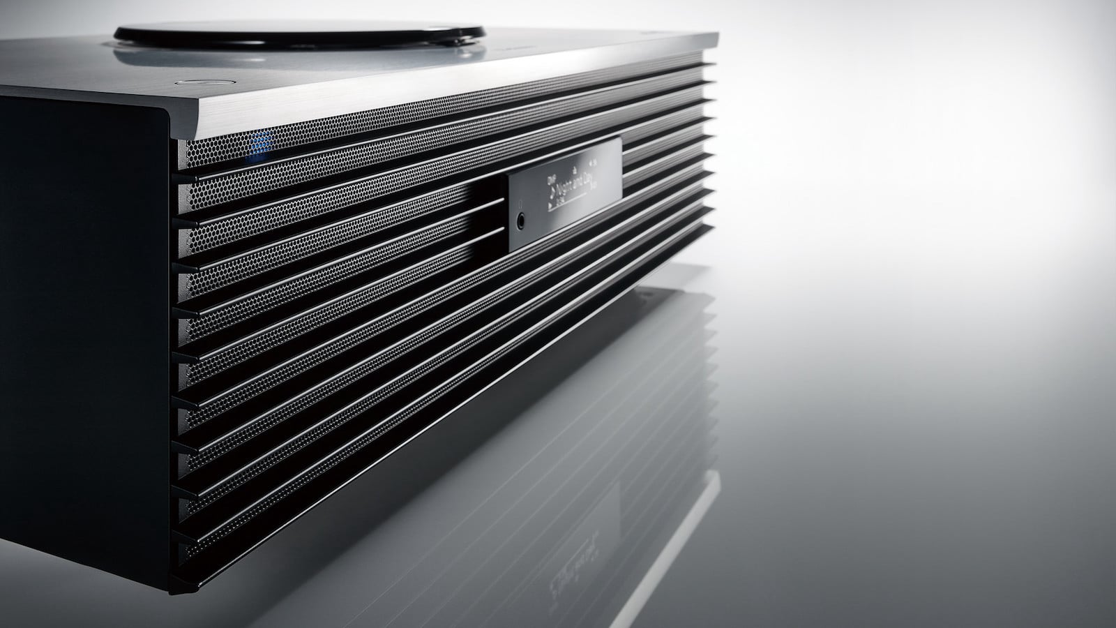 Panasonic Technics OTTAVA f SC-C70 music system has a full range