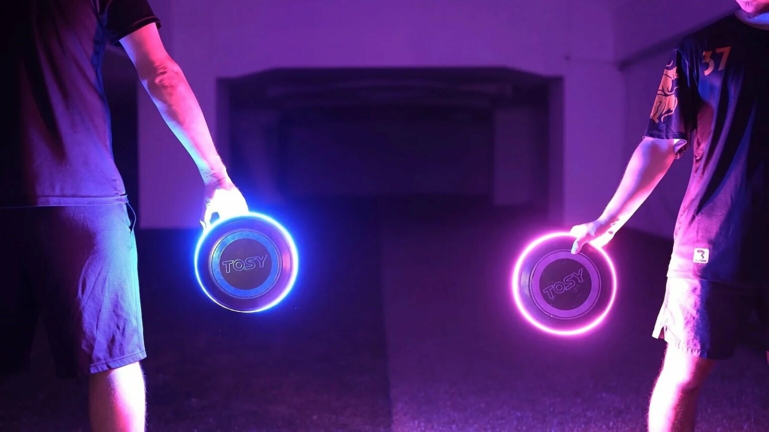 Review TOSY Flying Disc and Boomerang have impressive LEDs