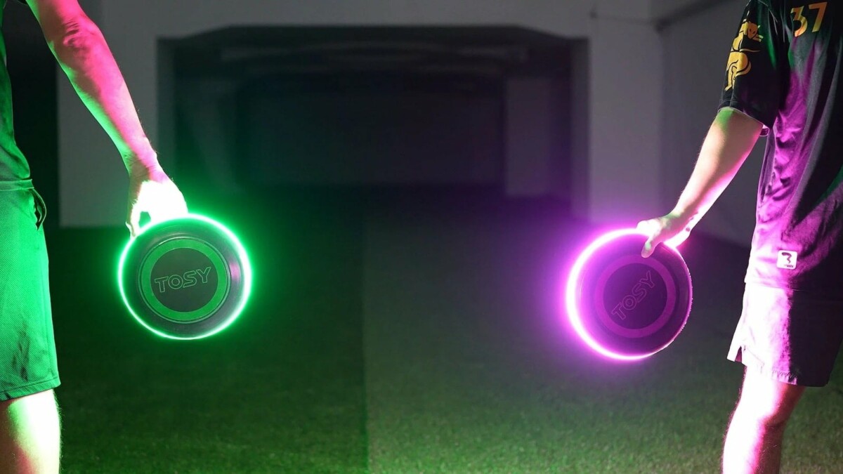 Review TOSY Flying Disc and Boomerang have impressive LEDs