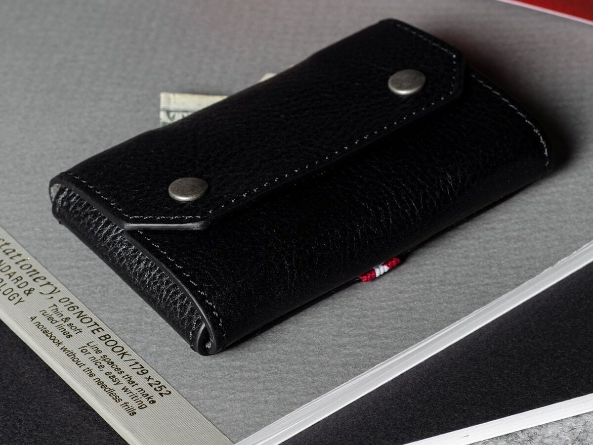 hardgraft Small Brick Card Case stores 12+ cards and banknotes and has a leather exterior