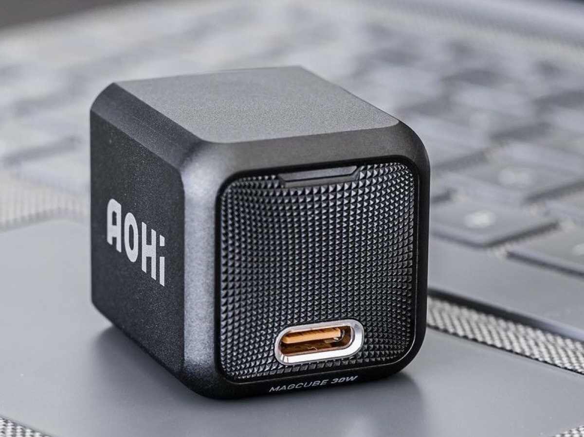 AOHI Magcube 30W PD Mini Charger rapidly powers USBC gadgets up to 3