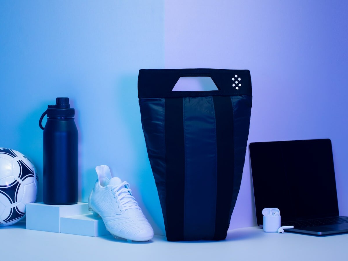 Aērcase Cleat Bag has odor-eliminating and microbe-neutralizing technology to kill viruses